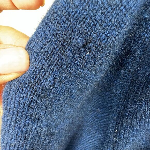 Saks Fifth Avenue Blue Cashmere Sweater Size L V Neck Pullover - Picture 11 of 13